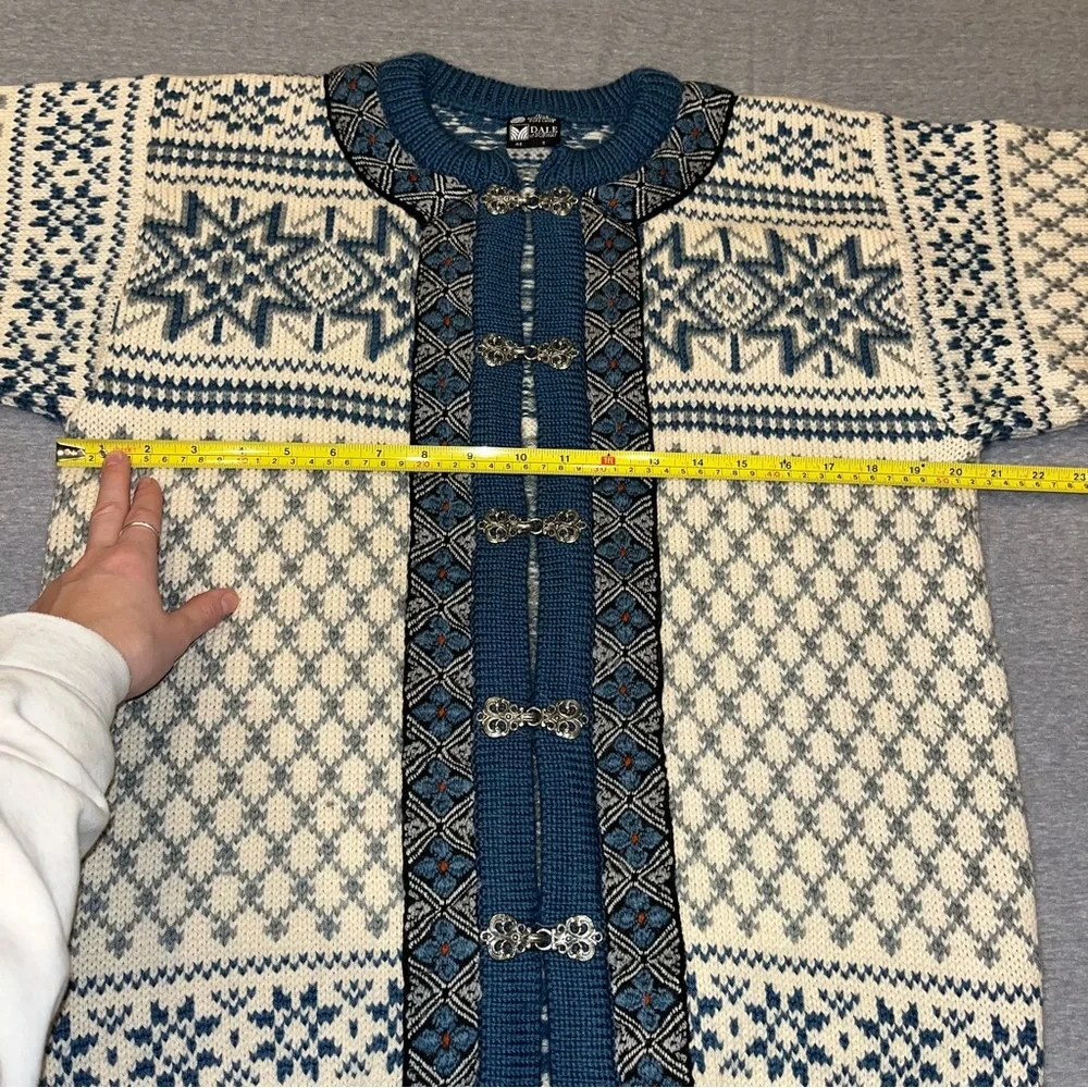 Vintage Dale of Norway blue and white sweater - Picture 8 of 9